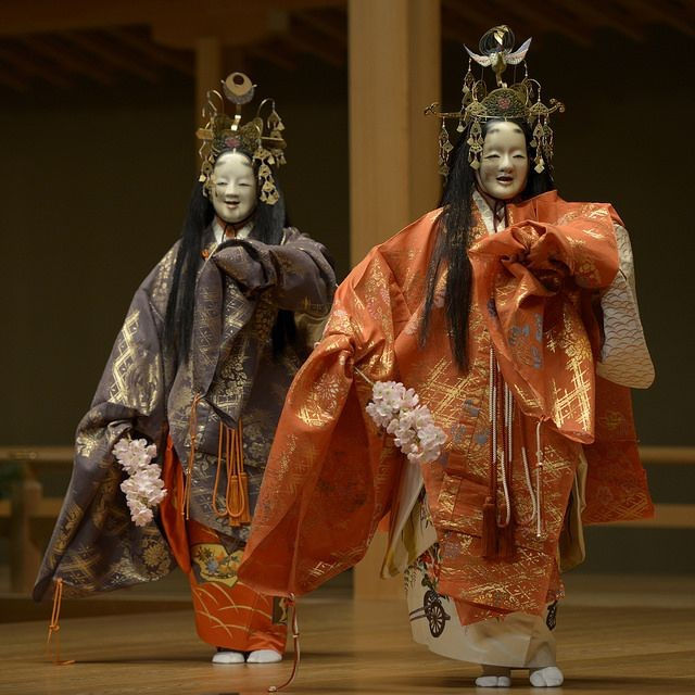 alicalabres1's tweet photo. Michiyoshi Aoki y Osami Takizawa: Argumentos de las obras de teatro Noh: 131. Yoshino Tennin (吉野天人). 132. Yorimasa (頼政). 133. Yoroboshi (弱法師). 134. Rōdaiko (籠太鼓):
https://t.co/H6YMT6XHaI
CON ESTA ENTREGA LLEGAMOS AL FINAL DE LA SERIE DE ARGUMENTOS DE TEATRO NOH... https://t.co/KuFivqKwnc
