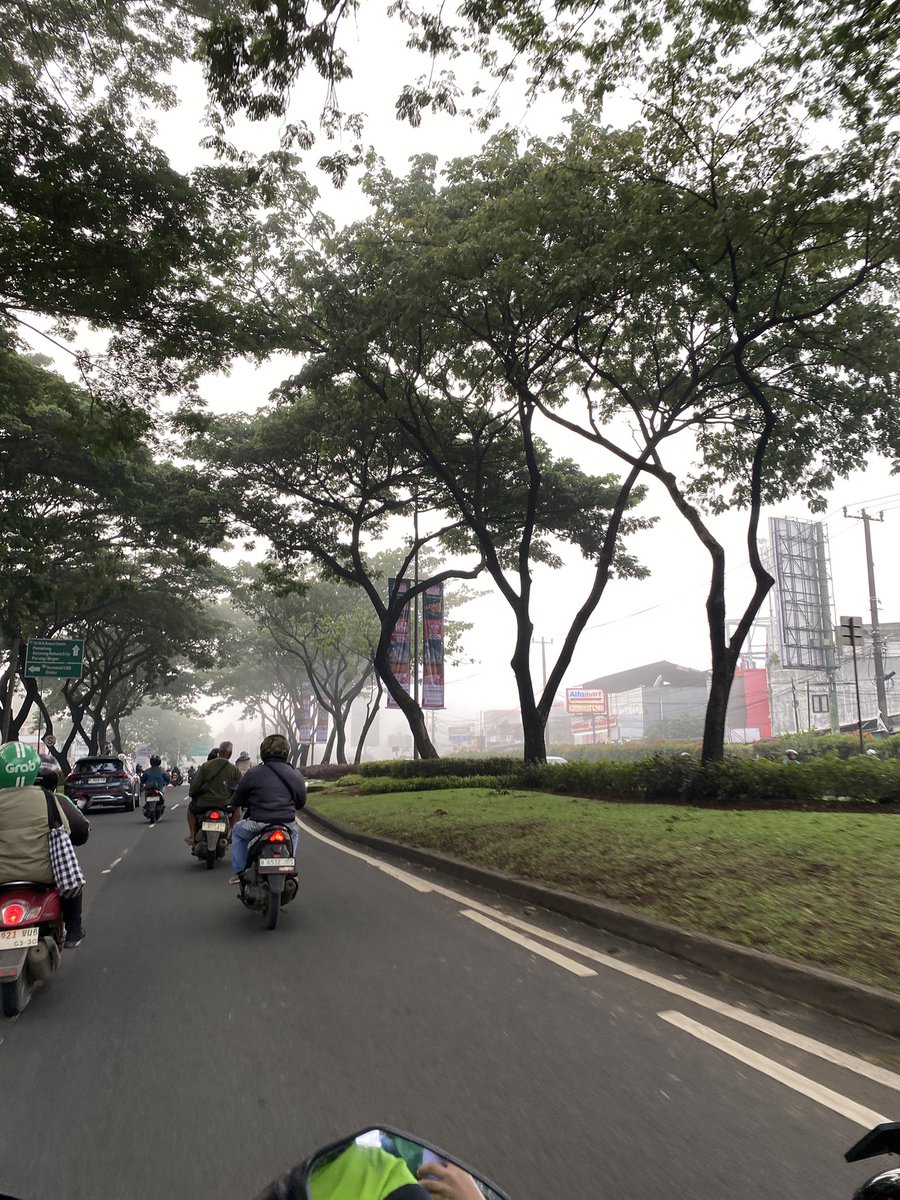 vvaleeska's tweet photo. gamau geer takut polusi TERNYATA EMG BNR BSD (mayb even tangsel in general) BERKABUT TEBELLL https://t.co/5zTDkHHfAS