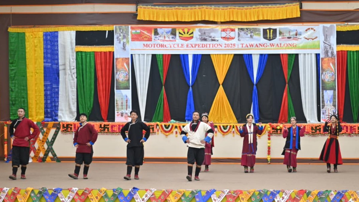 Spearcorps's tweet photo. To commemorate the 63rd #WalongDay, as a precursor, the soldiers of #SpearCorps, in collaboration with #MyGovArunachal and Dao Division flagged off a 1025 km Motorcycle Expedition from #Tawang to #Walong today. This spirited ride unites soldiers and bikers in honour of Walong Heroes and their echoing valour across the majestic mountains.

63वें #WalongDay के उपलक्ष्य में, Dao Division, #SpearCorps के सैनिकों ने #MyGovArunachal के सहयोग से आज #Tawang से #Walong तक 1025 किलोमीटर के मोटरसाइकिल अभियान को हरी झंडी दिखाई। यह उत्साहपूर्ण यात्रा सैनिकों और बाइकर्स को पहाड़ों पर वालोंग के नायकों और उनकी वीरता का सम्मान करने के लिए एकजुट करती है।

@adgpi 
@easterncomd 
@prodefkohima 

Facebook-https://t.co/Olyhrq5e2b
Instagram-https://t.co/8LesiWQlhS