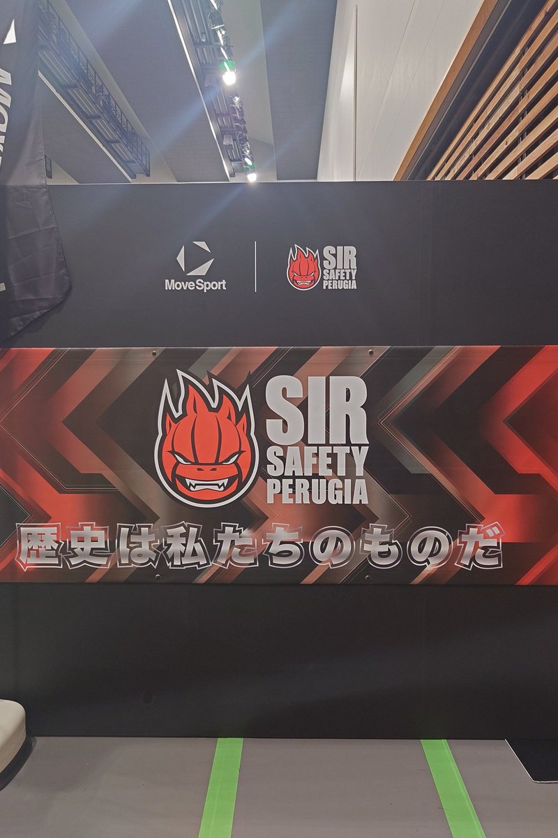 yuka954's tweet photo. 日本襲来〜 @sun_SUNBIRDS 🇯🇵 @SIRVolleyPG 🇮🇹 #wcs2025 #volleyball #BlockDevils #サントリーサンバーズ大阪 https://t.co/oXpNrwSFTh