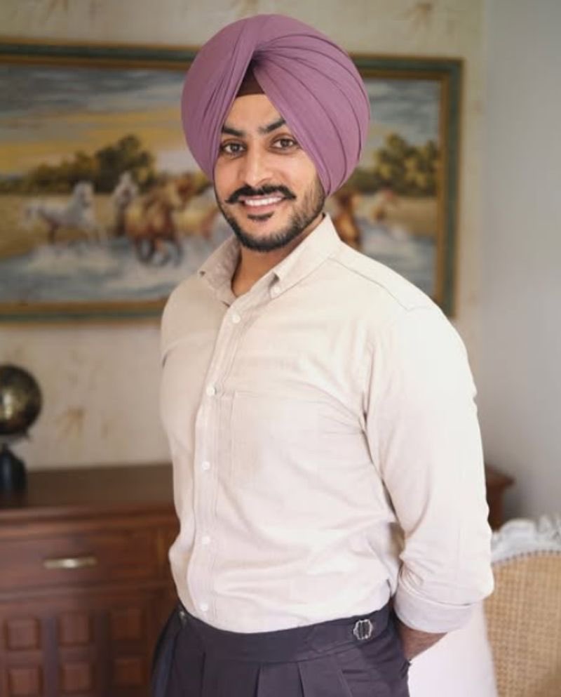 raghav_chadha's tweet image. The news of Punjabi singer Rajvir Jawanda’s tragic passing in a road accident is truly heartbreaking. A talented voice of Punjab, he fought for many days after the accident but sadly couldn’t recover. His songs carried the essence of Punjab’s soil and the pride of our youth.

May…