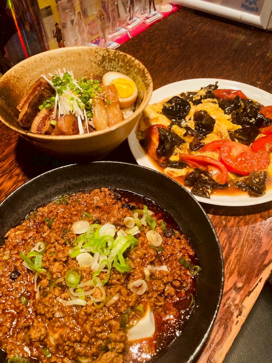 🌈ものぐさや新宿御苑前🌈
10月8日(水)17:00〜23:30まで営業🍺
🍽フードラストオーダー22:00.
🍷アルコールラストオーダー22:30)   
#新宿御苑🌼🐒💜💛
#飯テロ🍕#クラフトビール🍻
地下だけど　#携帯繋がります！
#Wi-Fi完備！ 
#ぎゃん期🦖🔥🍙🦖🦀🦖🍗🦖