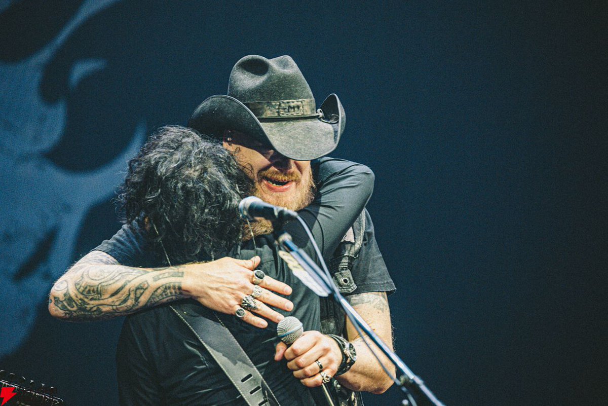 dengekionline's tweet image. 『FF14』“家”で武道館公演の熱狂を振り返る【ライブレポート】
dengekionline.com/article/202510…

THE PRIMALSとヒカセンたちがクルーザー級に挑み、恒例の“時間停止”で見事なギミック処理をこなす！

※本記事では一部のメインクエスト、ノーマルレイド等の内容に触れています。

#THEPRIMALS #FF14