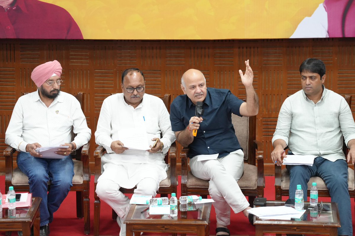 AdilKhanAAP's tweet image. आम आदमी पार्टी के पंजाब प्रभारी श्री @msisodia जी की अध्यक्षता में और पंजाब Trade Wing के अध्यक्ष श्री अनिल ठाकुर जी की मौजूदगी में ट्रेड विंग (स्टेट, ज़िला एवं हल्का) के सभी पदाधिकारियों के साथ विस्तार से चर्चा हुई।

बैठक में सभी पदाधिकारियों ने संकल्प लिया कि वे आम आदमी पार्टी…