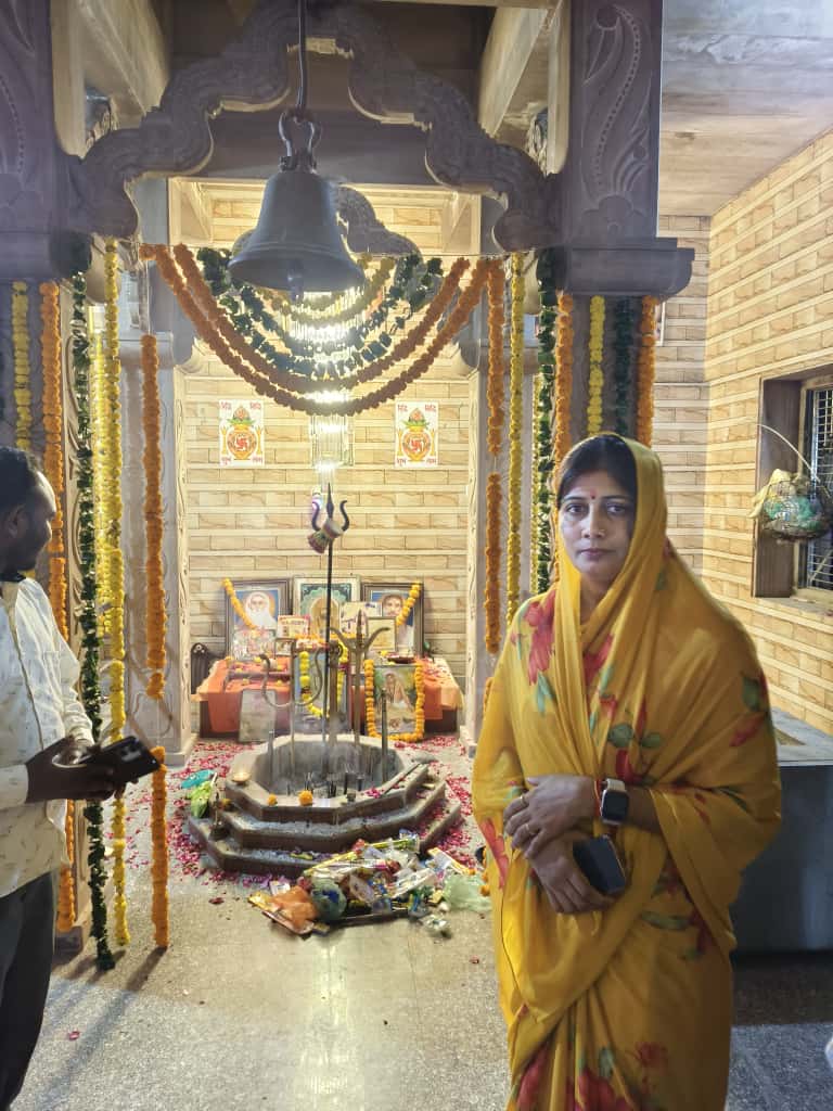 #देताकल्ला (सायला)में श्री विवेक प्राग मठ में ब्रह्मलीन योगी श्री श्री 1008 विवेकनाथ जी महाराज की 42 वीं बरसी महोत्सव में शामिल हुई।

इस शुभ अवसर पर श्री श्री 1008 मठाधीश पीरजी श्री शम्भूनाथ जी सैलानी से आशीर्वाद लिया।
#ramilameghwal #jalore