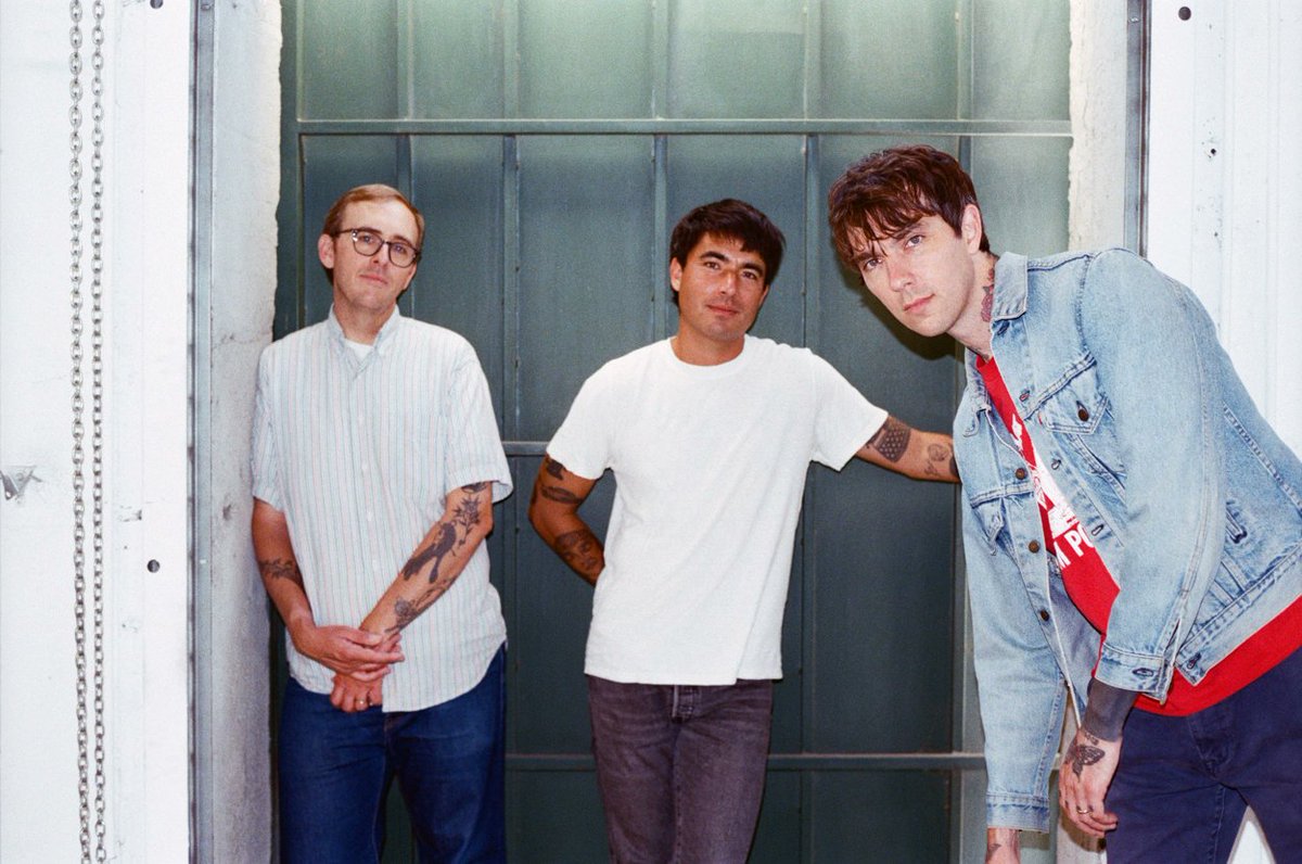 Joyce Manor Reveal New Album Details and Share New Single

Watch as the Californian trio parody The Great British Bake Off ahead of releasing their seventh album in late Janaury.

alreadyheard.com/joyce-manor-i-…