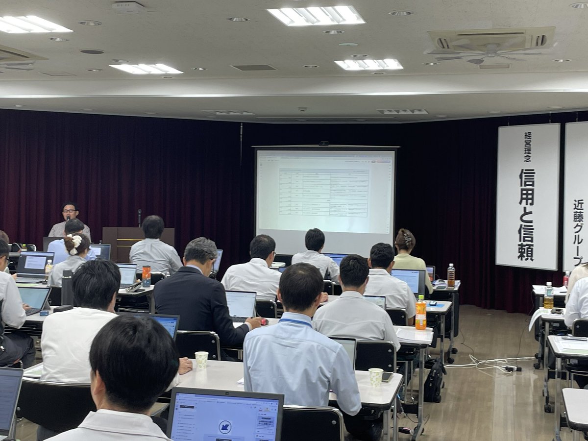 yuzuojianj24504's tweet image. 今日はマーケティング大学🏫

テーマは「パーパス・ミッション・バリューの再構築」

緊張しながらも未来に向かって考える時間。真剣な表情の中にワクワクした笑顔がたくさんありました☺️

近藤建設は未来へ一歩一歩進みます！

#近藤建設　#マーケティング　#MVV