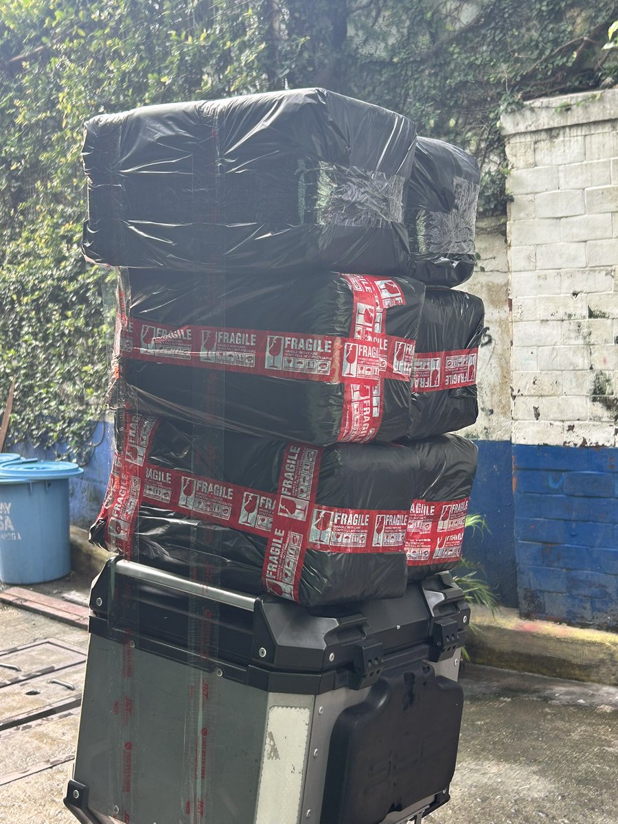jaeimails's tweet image. #ShippedByAdi 

j&amp;amp;t direct courier, shopee pick ups and SDD has been dispatched today! flash express po hindi tinanggap kasi blurred daw yung barcode 😭 will reprint them para mapa-ship out na tomorrow!