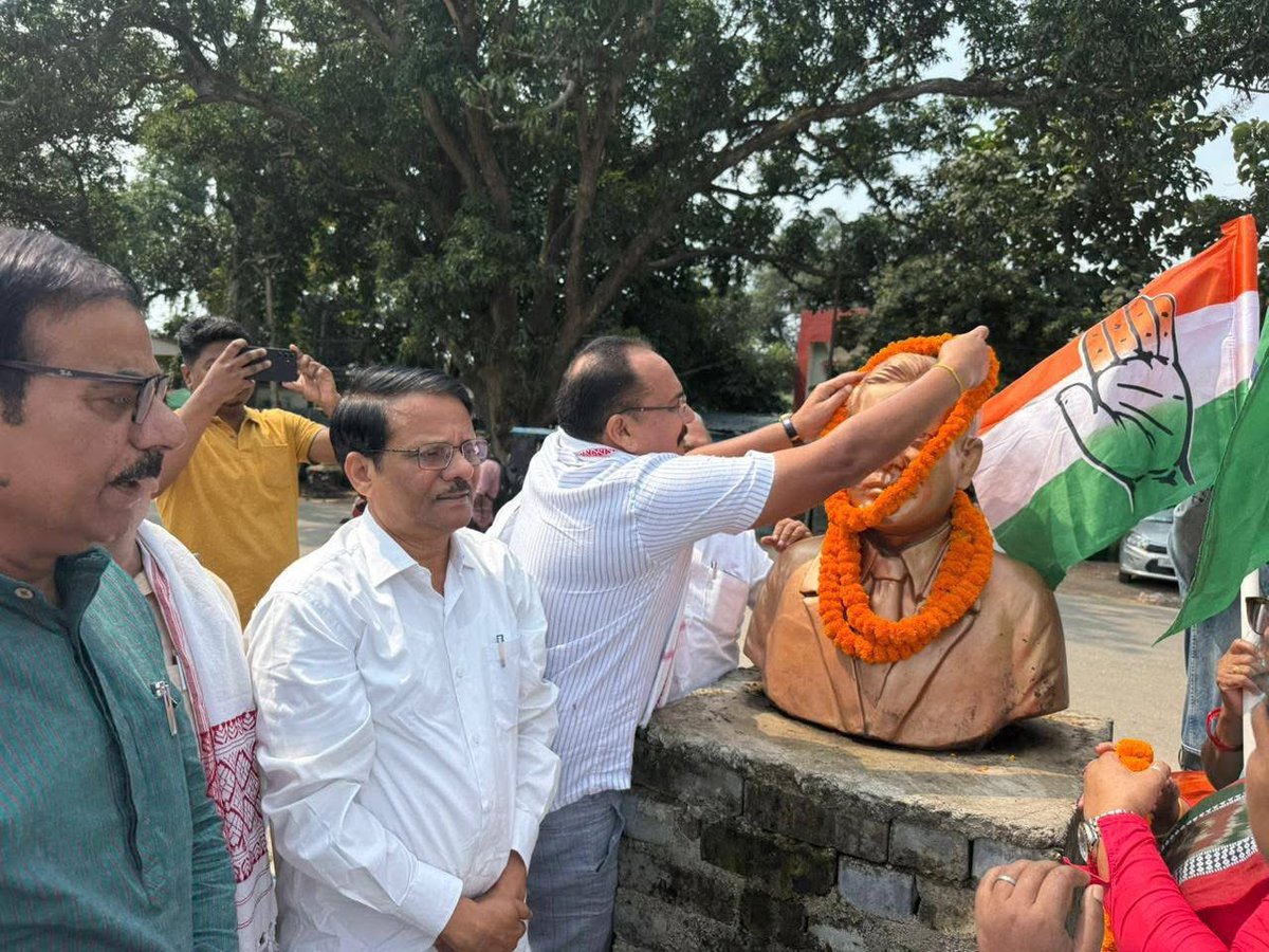 MahtoKeshavINC's tweet image. 📍खूंटी 
&quot;वोट चोर, गद्दी छोड़&quot; हस्ताक्षर अभियान के लिए की जाने के क्रम में तोरपामोड पर स्व० जयपाल सिंह मुण्डा जी के प्रतिमा पर मालार्पन करते अखिल भारतीय कांग्रेस कमेटी के सी०डब्लू०सी० के स्थाई आमंत्रित सदस्य एवं झारखंड प्रभारी श्री @KRajuINC जी ।
साथ में कांग्रेस विधायक दल के…
