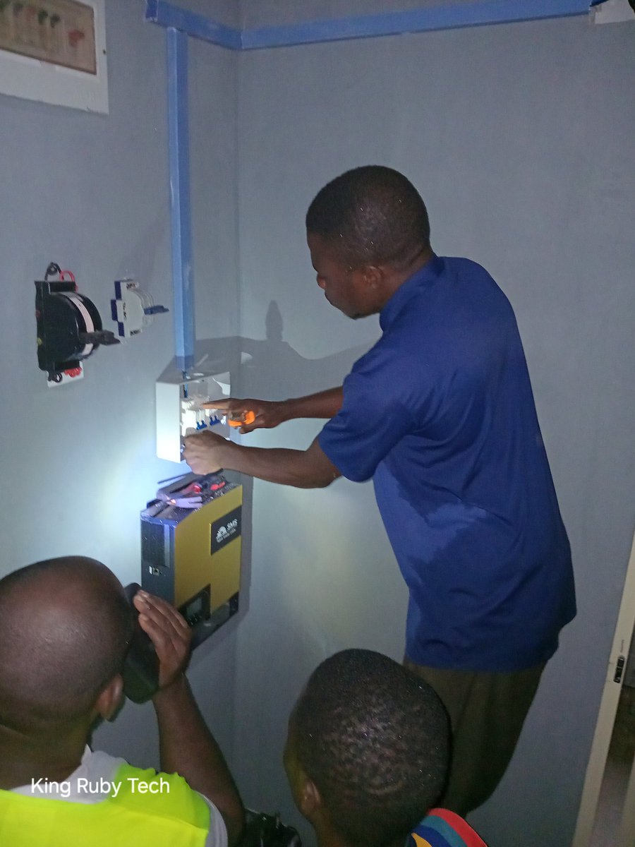 kingrubytech's tweet image. ❤️2KVA/12V solar system by us👷🏾‍♂️  
1 x 2kva inverter
1 x220AH tubular battery 
800wp solar panel
TOTAL COST: N1,150,000
Physical office📍Lagos and Kano
Go solar

 I AM A PARTAKER OF GOD&apos;S MERCY Umahi WINNER IMISI #ZBPLC KOLA TALK YOUR TALK Odumodu Yakubu