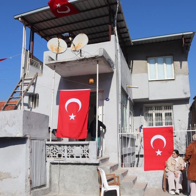 Yok. Gerçek Türkiye fotoğrafları bunlar.