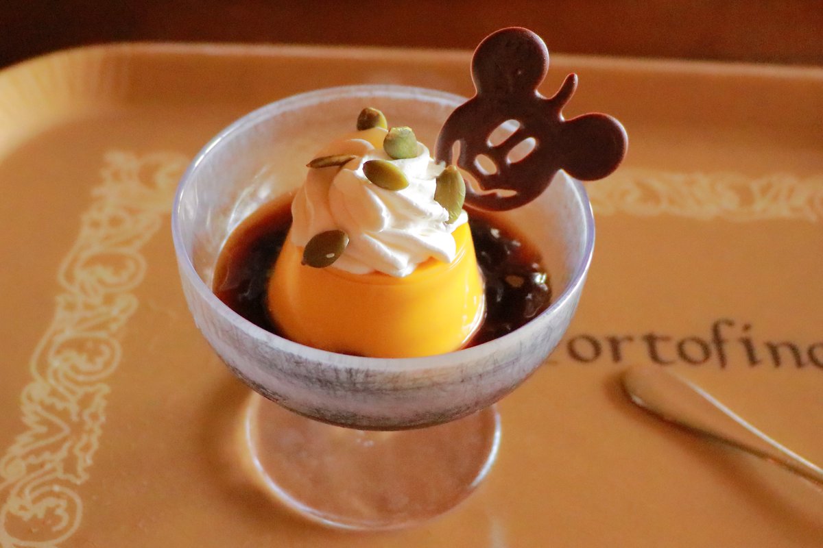 カフェポルトフィーノ/パンプキンパンナコッタ＆コーヒーゼリー

パンナコッタはかぼちゃペーストのホクホク感がほどよく残ってて甘すぎなくて美味しかった。
コーヒーゼリーの苦味もかぼちゃの甘さにあってて◎
ポルト久々でした🙌