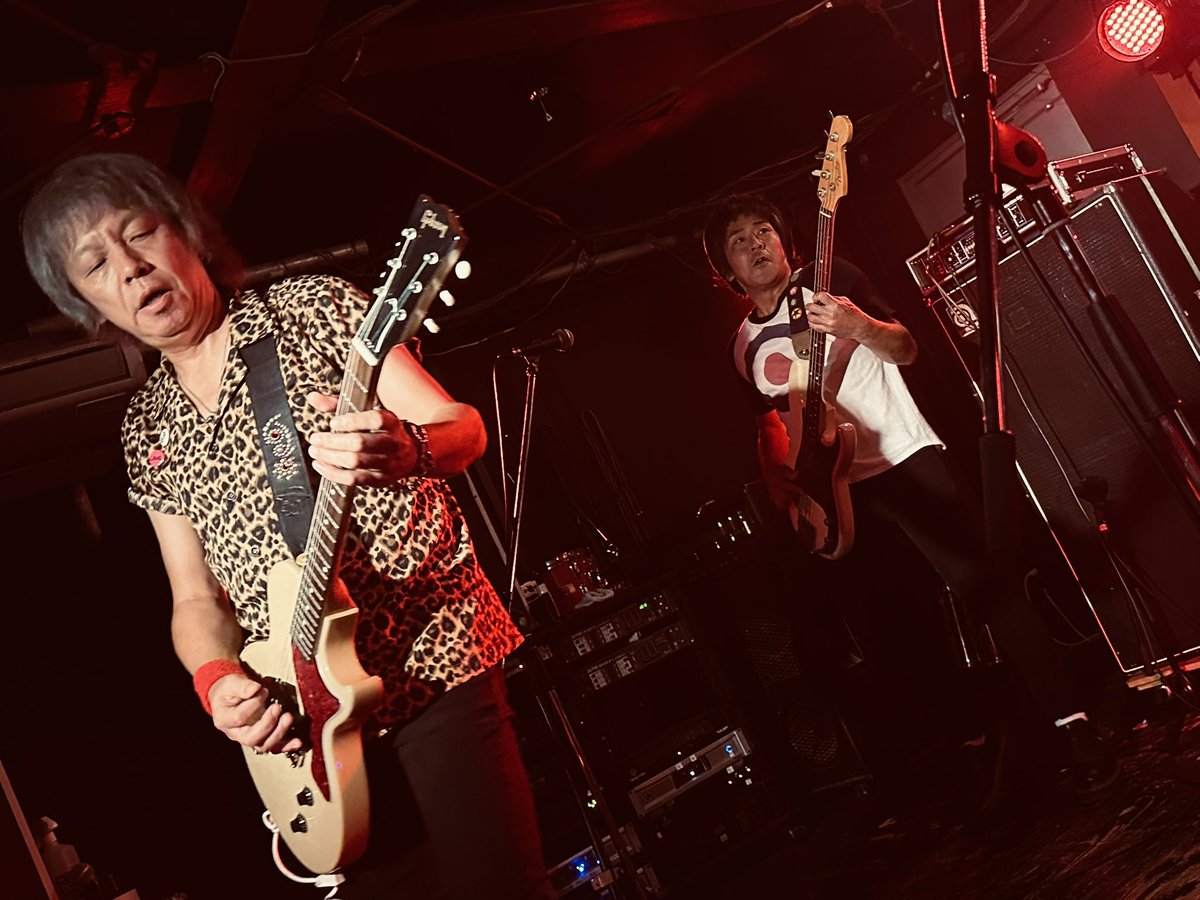 bossrin8's tweet photo. 10/5(日)
伊那グラムハウス
TERRY &amp; The SuperBattery

ライブハウスでのTERRY &amp; The SuperBattery久しぶり！まさかの1番目で1曲目聴けなかった😭やりたい放題久しぶりに聴けてぶち上がる！モーターバイク、SING A SONGもやったよ！
最高❤️‍🔥最高❤️‍🔥 https://t.co/Zu7FsuYH8w