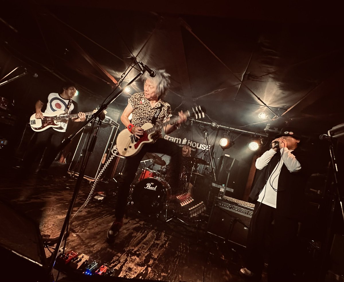 bossrin8's tweet photo. 10/5(日)
伊那グラムハウス
TERRY &amp; The SuperBattery

ライブハウスでのTERRY &amp; The SuperBattery久しぶり！まさかの1番目で1曲目聴けなかった😭やりたい放題久しぶりに聴けてぶち上がる！モーターバイク、SING A SONGもやったよ！
最高❤️‍🔥最高❤️‍🔥 https://t.co/Zu7FsuYH8w