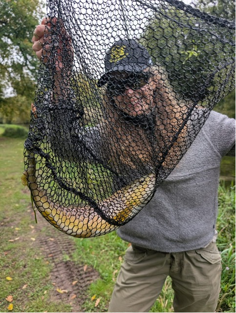 simoncooperfish's tweet photo. Great catch for Holly, first time fly fisher, who recently fished Bullington Manor with her father.
"The fish in the morning were very accommodating &amp; after 3-4 casts she missed a take but in doing so became set that she would land a fish before the day was out!" #chalkstreams https://t.co/ubc5SASXpY