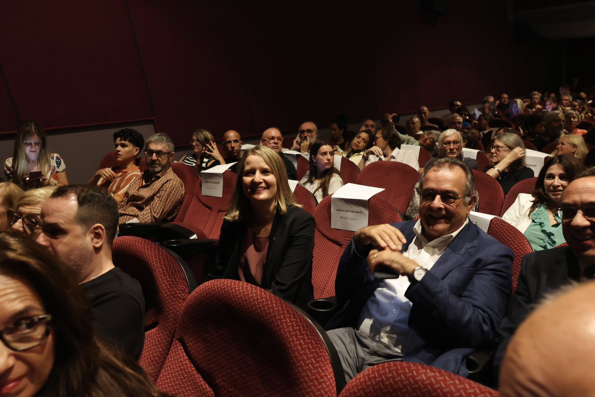 📽️ Dilluns vaig tenir el privilegi d’assistir a la presentació oficial del documental “Anhedonia dins la depressió”, una obra que acompanya durant un any la vida de 7 persones que lluiten amb aquesta malaltia sovint invisible i estigmatitzada.

➡️ Un projecte realitzat amb molta