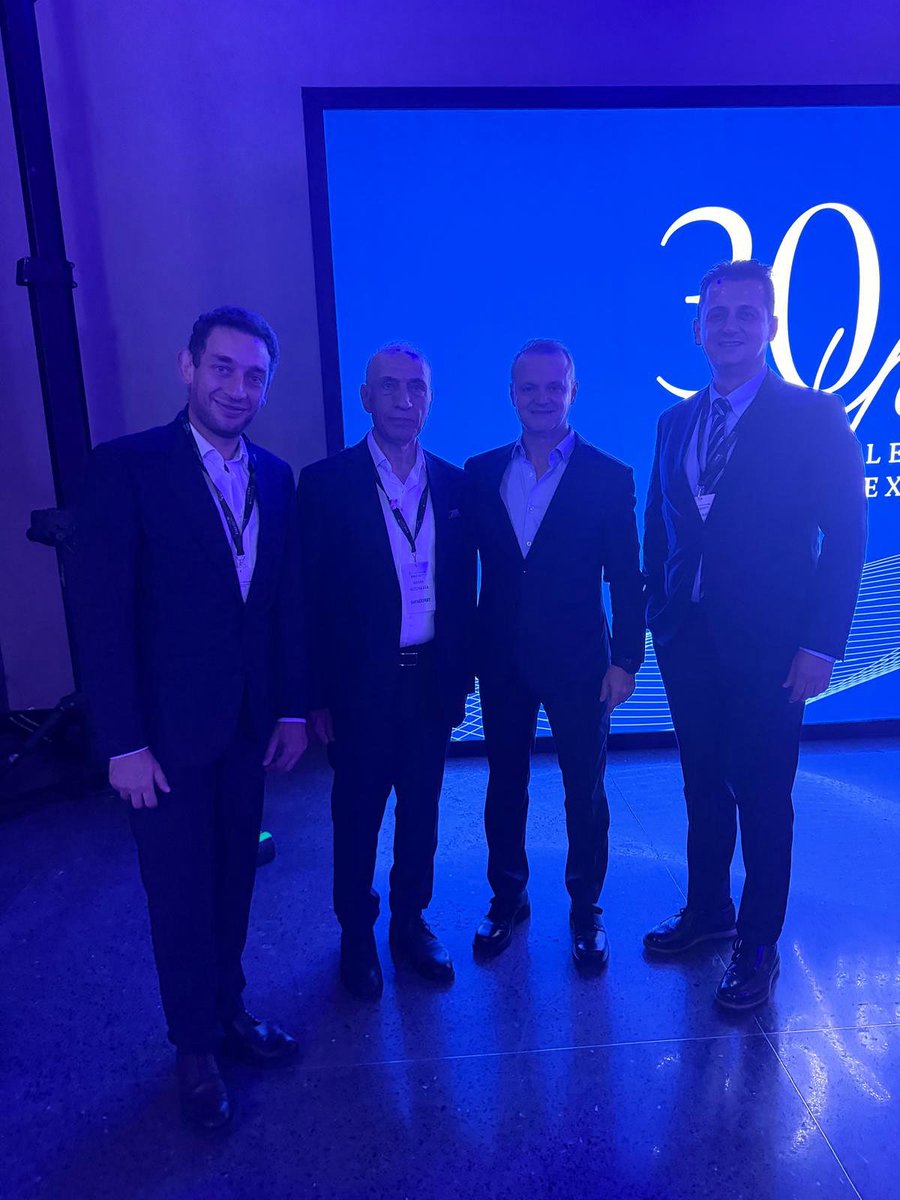 Geçtiğimiz gün Türkiye’de Executive Search konseptinin öncülerinden DataExpert’in 30. yıl etkinliğine katıldım.
Hasan Altunkaya, Emirhan Altunkaya ve KPMG Alumni ekibimizden Murat Palaoğlu’yla bu anlamlı günü paylaşmak çok keyifliydi. Nice 30 yıllara!
#DataExpert #KPMGTürkiye