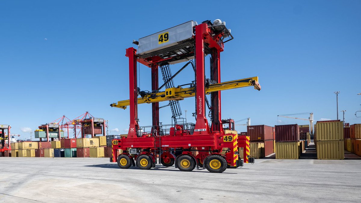 WorldCargoNews's tweet image. ➡️ Patrick Terminals orders 14 Kalmar hybrid AutoStrads: tinyurl.com/5n7vvtn5 
@Kalmarglobal @PatrickTerminal 
#StraddleCarriers #CargoHandling #PortEquipment #Ports #WorldCargoNews
