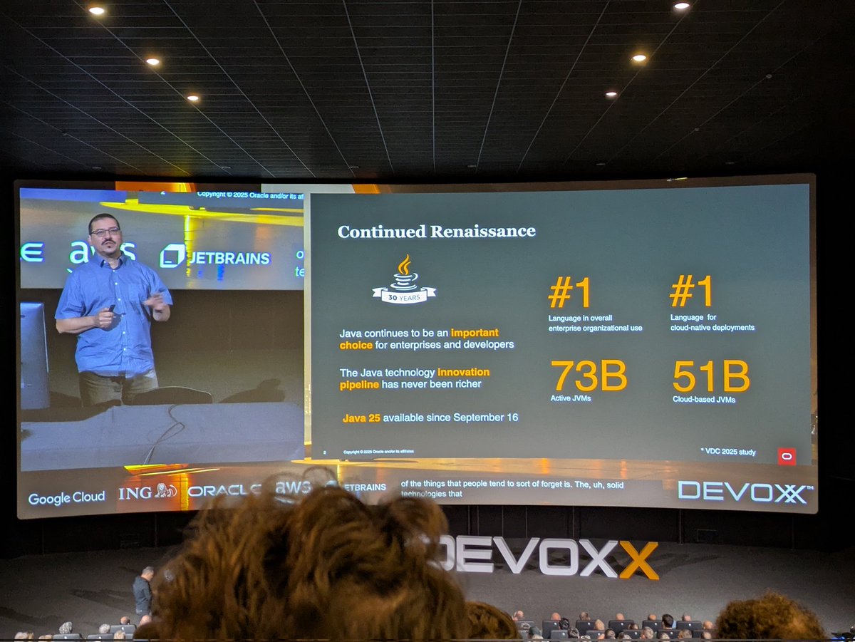 aurelievache's tweet image. "Java is the first language of Cloud Native deployments".
I admit, I didn't think that 🤯
#devoxx @java