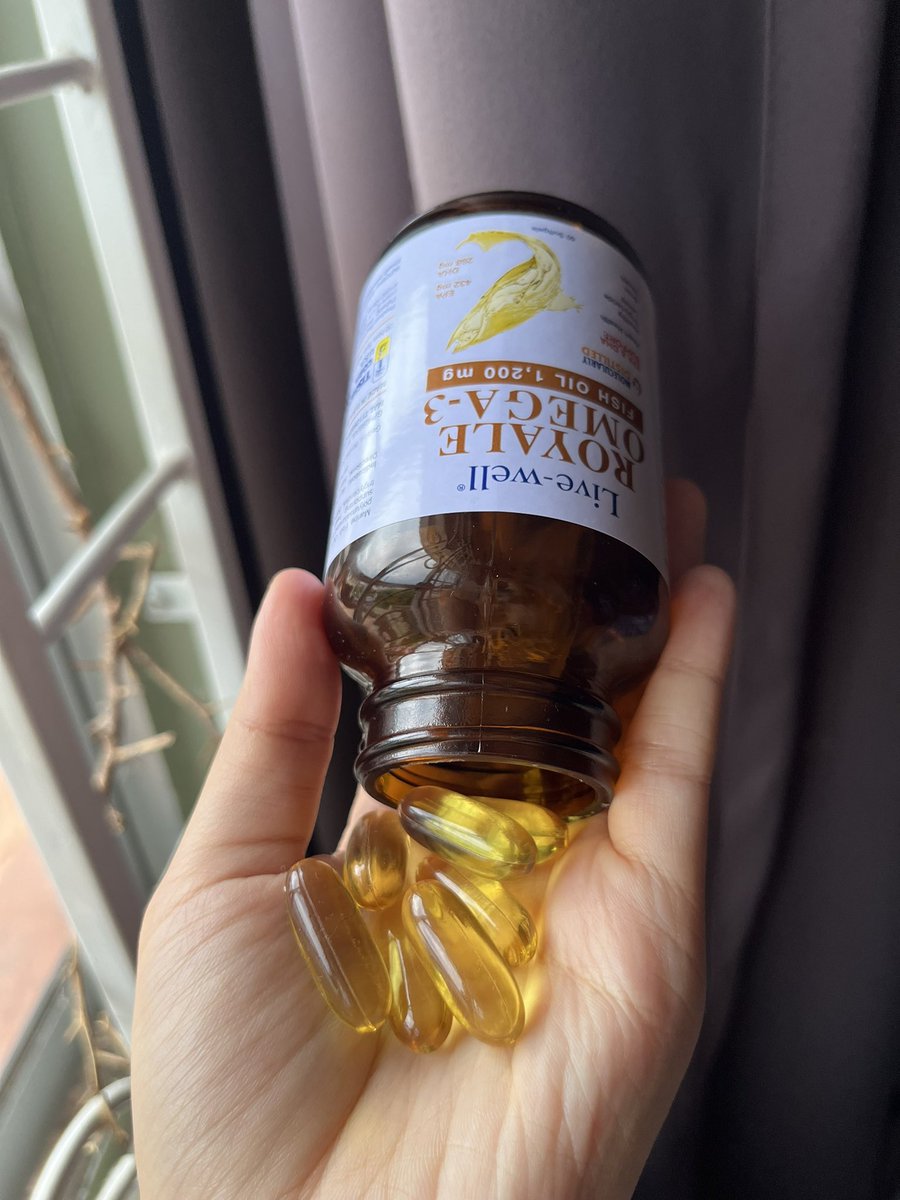 ayuaqilahj's tweet photo. Korang tau tak by taking fish oil, boleh menguatkan daya ingatan and mengurangkan risiko nyanyuk (dementia)

Ada banyak lagi benefits termasuklah promotes healthy skin and anti aging.

Dengan umur kita yang makin meningkat, it’s time for us to take fish oil as our daily supplement.😘