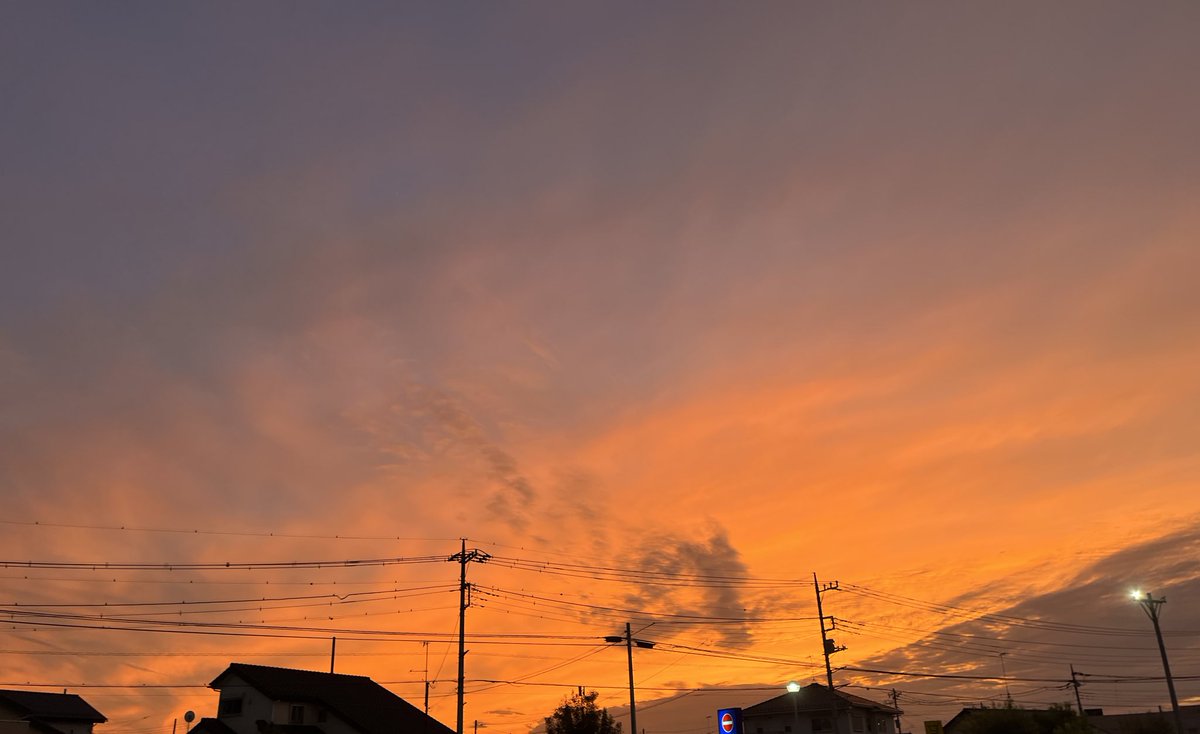 今日の夕焼け　綺麗すぎてこわい