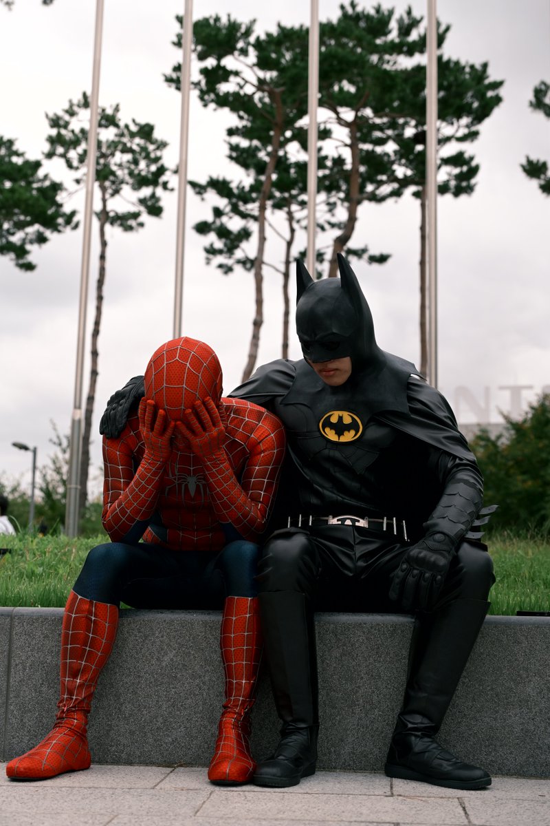 "이번달도 월세를 못냈어요."
'월세가 뭐지...'

🦇<a href="/moonknightmin/">밤톨이</a>
📷<a href="/wonplete/">해결완료</a>

#일러스타페스 #10일페 #배트맨 #디씨코믹스 #스파이더맨 #마블 #코스프레 #Batman #Dccomics #SpiderMan #Marvel #cosplay