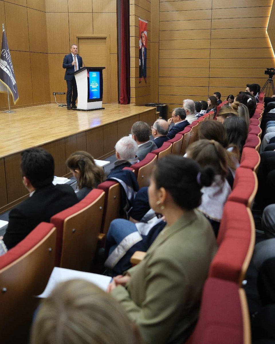 Bursa Kültür Turizm (@kulturturizm16) on Twitter photo İl Müdürümüz Dr. Kamil Özer, Mudanya Üniversitesi’nde yeni dönemin ilk ders gününde öğrencilere “Tarihin Kalbi Kültürün Beşiği: Bursa” konulu bir konferans verdi. Dinleyici olarak katılan tüm öğrencilere yeni öğretim yılında başarılar diliyoruz.
<a href="/kamilozr/">Dr. Kamil ÖZER</a> <a href="/mudanyaedu/">Mudanya Üniversitesi</a> 🎓🏢📸🎙 İl Müdürümüz Dr. Kamil Özer, Mudanya Üniversitesi’nde yeni dönemin ilk ders gününde öğrencilere “Tarihin Kalbi Kültürün Beşiği: Bursa” konulu bir konferans verdi. Dinleyici olarak katılan tüm öğrencilere yeni öğretim yılında başarılar diliyoruz.
<a href="/kamilozr/">Dr. Kamil ÖZER</a> <a href="/mudanyaedu/">Mudanya Üniversitesi</a> 🎓🏢📸🎙