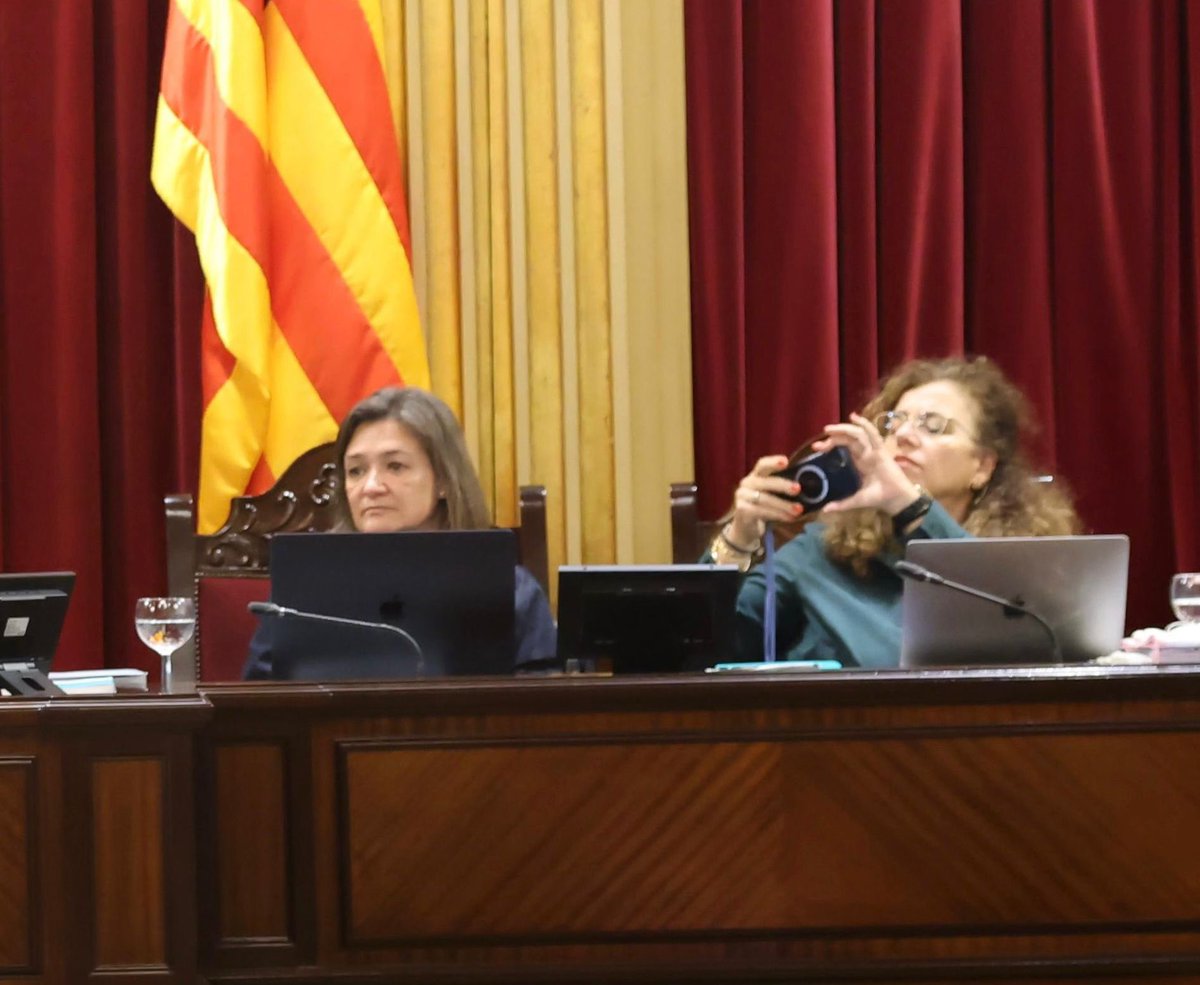 Noltros sí escoltam s’oposició, encara que no en digueu ni una de certa 😉. Perquè, com hem fet des que governam, escoltam tothom, no com voltros, que no escoltau ni als vostres. 🎯

No digui tantes mentides, senyora