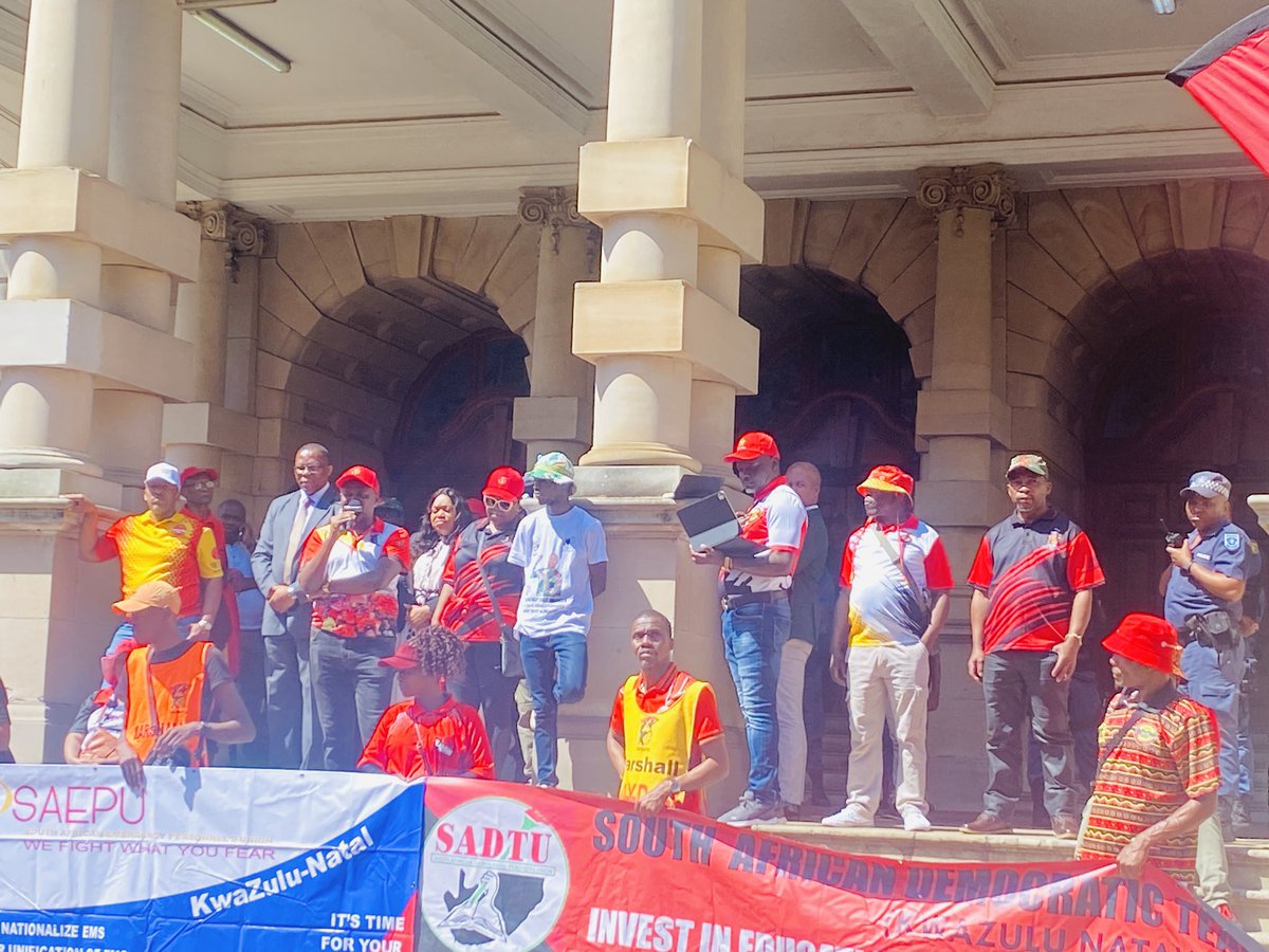 BayandaNewsTime's tweet photo. Yesterday, @SADTUKZN gathered at City Hall in Durban Central to submit a memorandum of grievances to the eThekwini Mayor, demanding an immediate response to their concerns.
#SADTU @UmlaziF61458 https://t.co/91iMA7tDUG