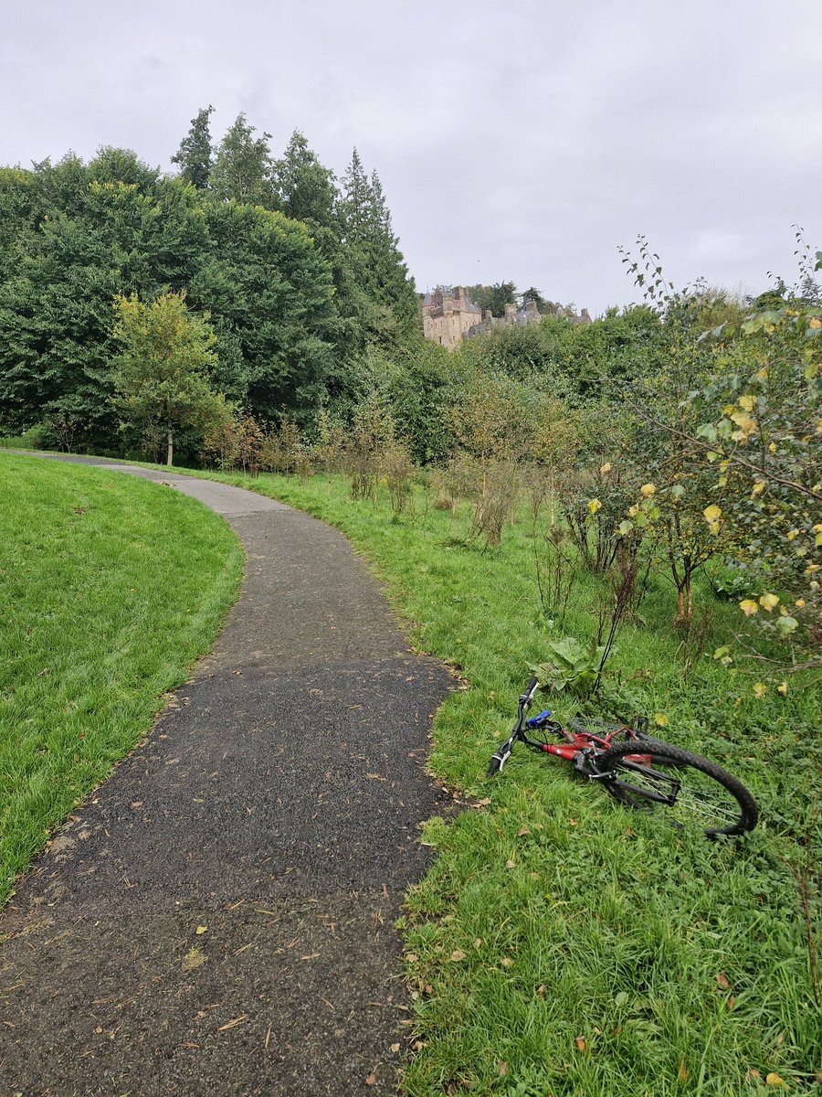 Looks like it's been abandoned in grounds of Belfast Castle on the left lane as you come through the gates <a href="/belfastcc/">Belfast City Council</a> <a href="/PSNIBelfastN/">Police North Belfast</a> in case its been reported. Please RT if in the area.