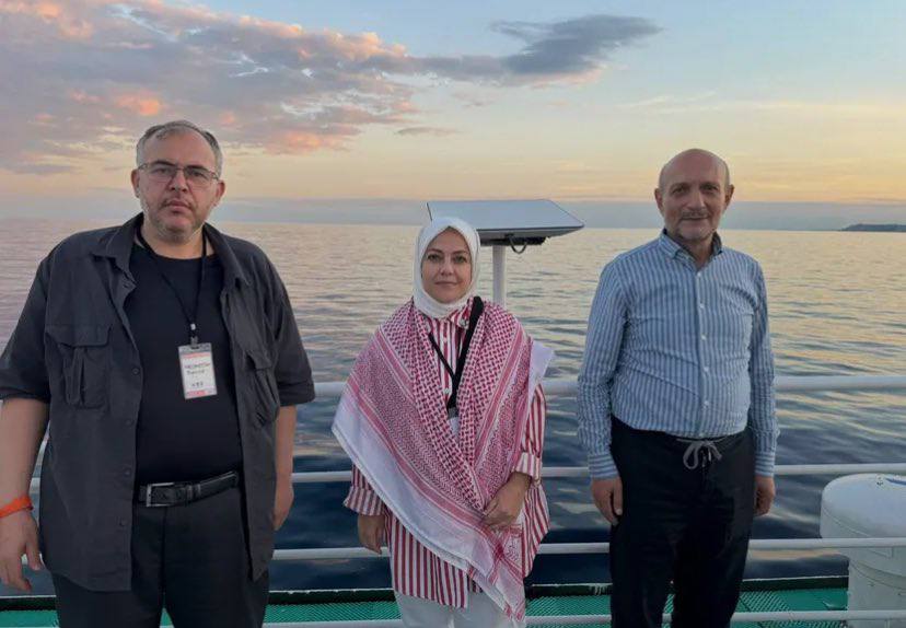 dailyislamist's tweet photo. 🔴 İsrail'in baskın düzenlediği Özgür Filosu'nda bulunan Saadet Partisi milletvekilleri Mehmet Atmaca, Necmettin Çalışkan ve Gelecek Partisi milletvekili Sema Silkin Ün de İsrail tarafından kaçırıldı. https://t.co/ZIDJ3UgJTf