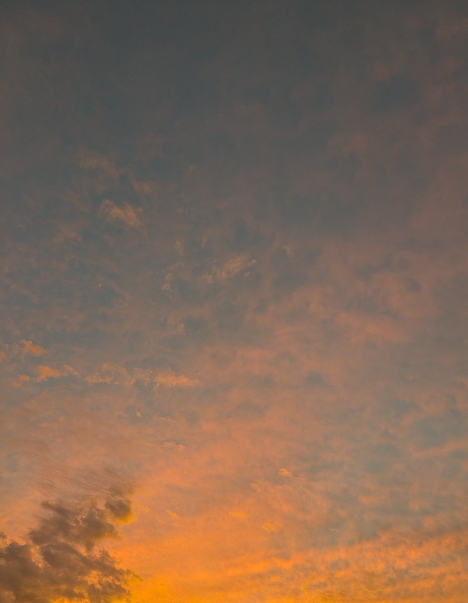 yomogi134's tweet photo. 一瞬の夕焼け
＃空がある風景 https://t.co/TrdfjMfb4h
