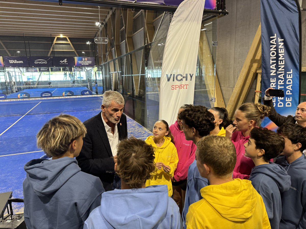 [#Sport] 🥎 Le 1er Centre National d’Entraînement de #Padel ouvre à Vichy ! 12 jeunes espoirs, des installations de haut niveau, un projet structurant pour l’économie du sport.
Un héritage concret des Jeux de #Paris2024 🔥