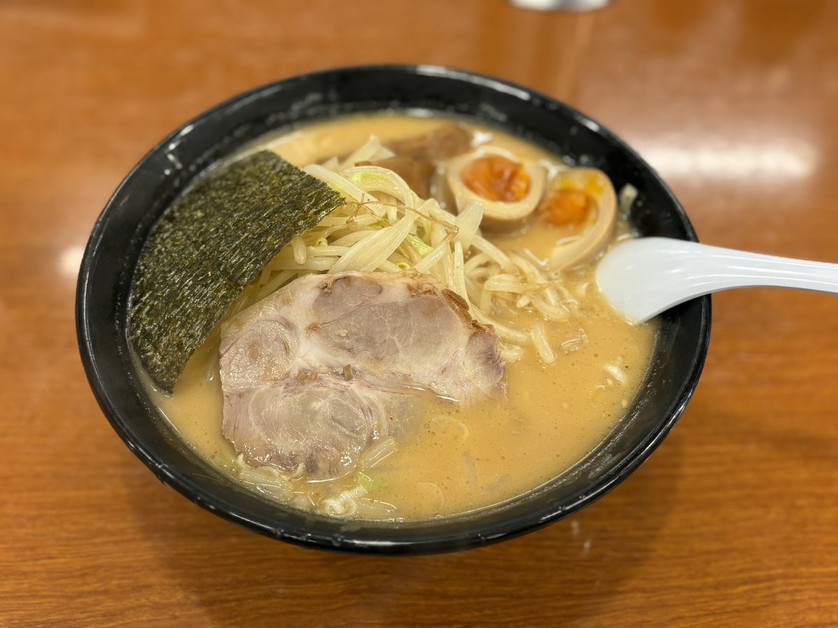 parukissimo's tweet image. 久々におやじに行きました！
学生時代から通ってる大好きな味！
甘い味噌の中に微かに感じるピリッと感は僕の中で唯一無二の味。
初めておやじを食べてから今年で25年（し、四半世紀！！笑）。
車で家から１時間くらいだけど、次はいつ食べに行けるかなぁ🤔
#おやじ
#相模原