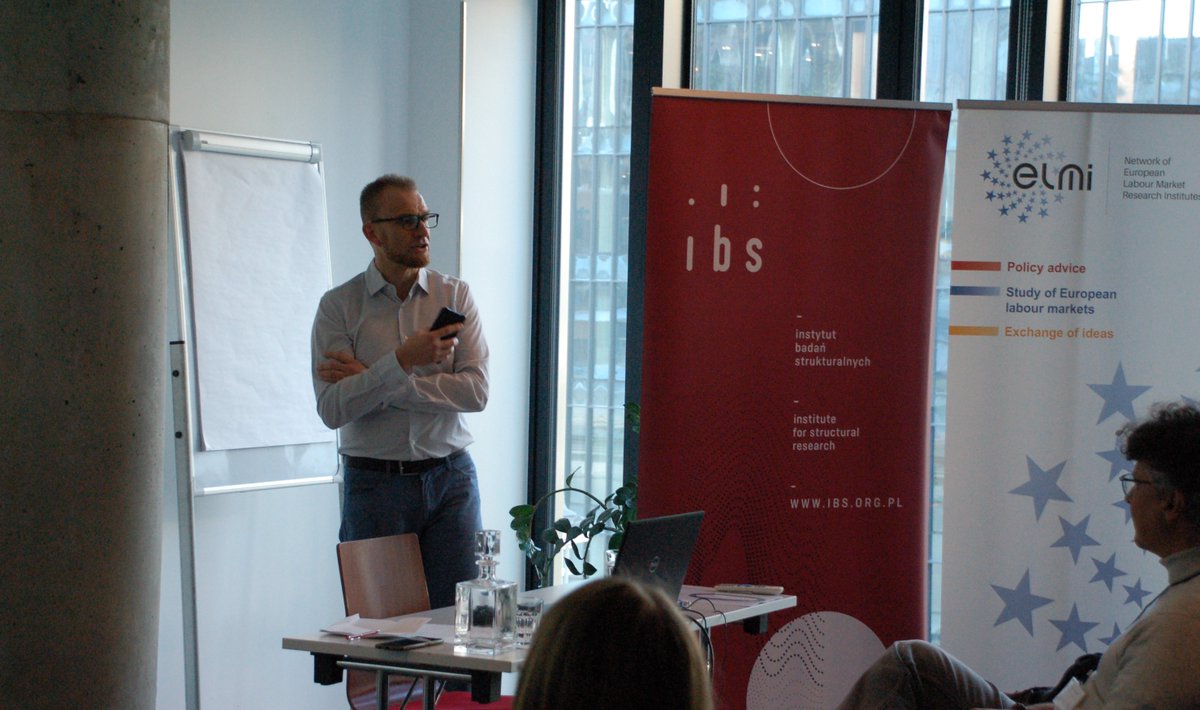 ibs_warsaw's tweet photo. The second day of the #ELMI_2025 Conference opened with a lecture by Michel Serafinelli on the impact of coal mining phase-out on the local labour market and an announcement of next year's #ELMI Conference in Maastricht at ROA. The celebration of labour market research continues! https://t.co/ybJ2UQ2A8f