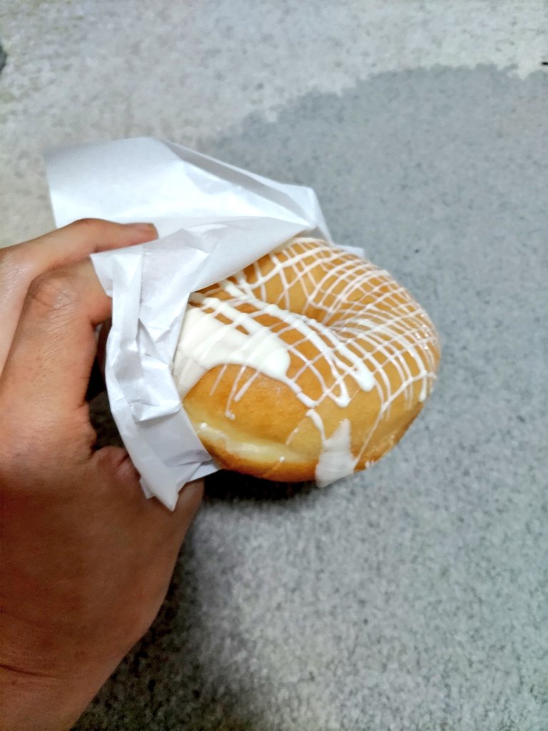 頂きました
某ミスドより大きい……！
バナナクリームが入ってました
美味しい！
#ドーナツ