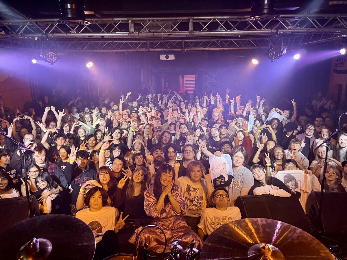 Thank you Leeds!🇬🇧

It was a amazing night 💗 We were so happy to come back to Leeds again. You guys were so beautiful 👼 We will definitely come back to Leeds again! See you next time. Thank you 🙏💐