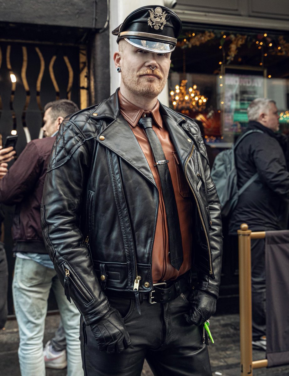 Where are my birthday drains?

This Sir is 41 and deserve your tributes!

🧎‍➡️💸😈