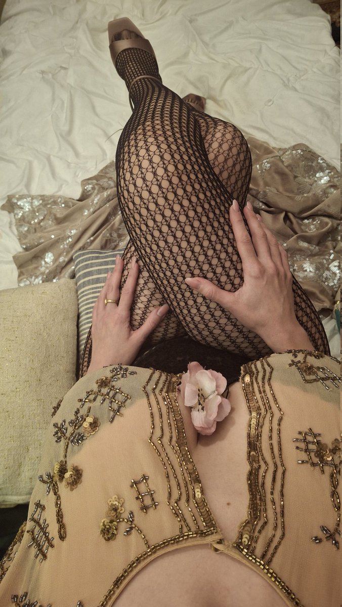 ShadowLily85671's tweet image. A little sparkle… a little secret beneath the shimmer. 💓💋

Can you guess what’s hidden underneath? ✨

Lily 💕

onlyfans.com/shadow_lily_mu…

#onlyfans #onlyfansbabe #ElegantButSexy #sensual #sensualidad #sensualphoto #sensualgirl #shimmeroutfit #fishnettights #tights #pantyhose