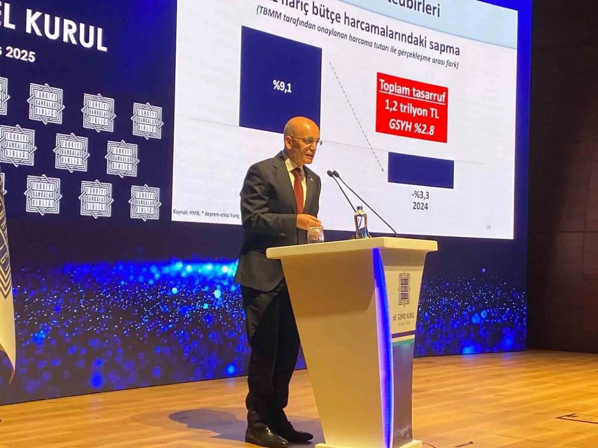 kariyerhaberler's tweet photo. 📢✒️📌
Hazine ve Maliye Bakanlığı tarafından 14 Aralık 2024 tarihinde yayımlanan Sözleşmeli Personel Alım İlanları ile;

📌Büro Personeli
📌��özümleyici
📌Destek Personeli
📌Koruma ve Güvenlik Görevlisi
📌Mühendis
📌Mütercim-Tercüman
📌Programcı
📌Tekniker

alım süreçleri başlatıldı.

Bu alımlar için gerçekleştirilen Sözlü Sınavların sonuçları 8 Mayıs 2025 tarihinde açıklanmış olmasına ve aradan yaklaşık 5 aylık bir süre geçmiş olmasına rağmen mesleklere hak kazanan adaylar halen işe başlatılmadılar.

Gelir Uzman Yardımcılığı mülakat sonuçları açıklandı. Şimdi sıra Bakanlığın halen başlatmadığı adaya çağırması var.

Bu adayların;

➡️Her ay tahakkuk eden gelir kayıpları
➡️Ailelerine karşı yaşadıkları sıkıntılar
➡️Karşı karşıya kaldıkları çevre baskısı
➡️Düzen kurma süreçlerinin belirsizlik sebebiyle ötelenmesi

gerekçelerinin bir arada değerlendirilmesi ve işe başlayışlarının bir an evvel yapılması hususunu,

Saygılarımızla arz ediyoruz.

Sayın Bakanımız @memetsimsek
Sayın Bakan Yardımcılarımız @aerdemcantimur @ilhan_hatipoglu  
Sayın Genel Müdürümüz  @fatihALTINKAYIK