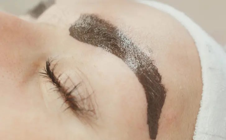 k_ko_ir's tweet image. 汚物系はもちろん、
私の場合、一緒に暮らしていく配偶者には
眉ティント(肌の角質層に色素を定着させる眉毛メイク💄画像のように、イモトアヤコみたいな眉毛になる😚)をしながら寝る姿を受け入れて頂ける人じゃなきゃ無理だなぁ〜
っとか考えてた🙂‍↕️

まぁ…
配偶者見つかりませんでしたが🥹