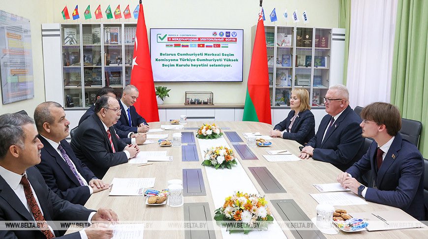 🇧🇾🤝🇹🇷 #Belarus Merkez Seçim Komisyonu Başkanı İgor Karpenko ile Türkiye Yüksek Seçim Kurulu Başkanı Ahmet Yener, İş Birliği Mutabakat Zaptı’nı imzaladı.

Görüşme, 8–9 Ekim’de Minsk’te düzenlenen II. Uluslararası Seçim Forumu çerçevesinde yapıldı.
👉 is.gd/tdHyfM