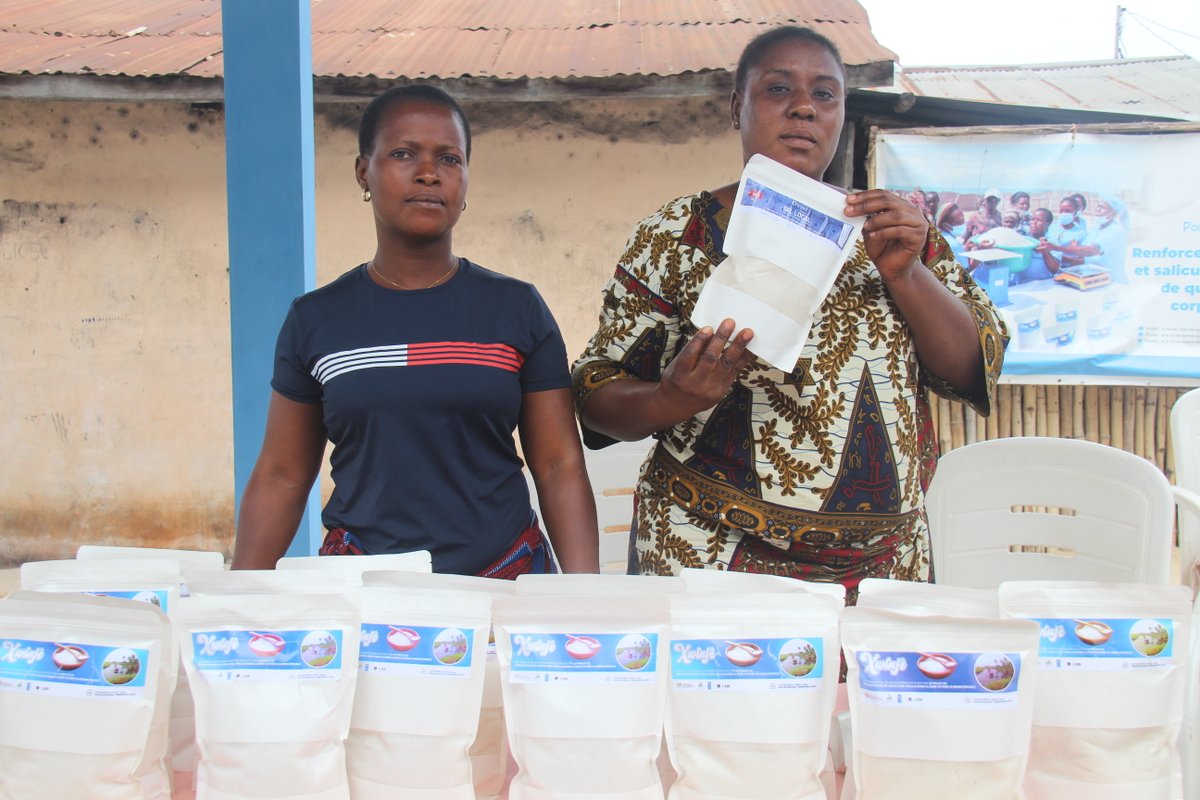 PNUDBenin's tweet photo. Le projet #PROSEL modernise la filière du sel local iodé Xwlajè au #Bénin avec l’appui de @gouvbenin, #IBSA 🇮🇳🇧🇷🇿🇦& du PNUD.
✅1665 producteurs/trices de sel sont accompagnés
✅1 espace d’iodation, de conditionnement et de commercialisation du sel iodé au marché Kpassè de Ouidah https://t.co/AMI5GT7ikQ