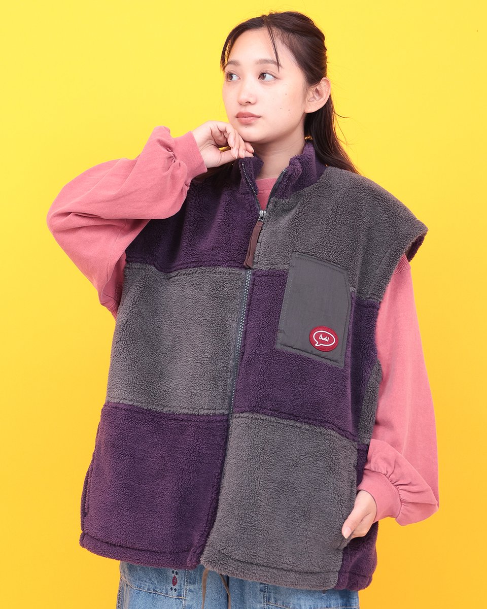 チェッカーボードのように切り替えられたボアベスト。
落ち着いた2色使いなので、派手すぎず普段のコーデに取り入れやすいのが魅力です♪
ふんわりと軽く、暖かさもありながら動きやすさも◎

OWJBC931
Orale! カラー切替ボアベスト
¥8,690 (税込)
titicaca-online.jp/ap/item/i/A0TT…