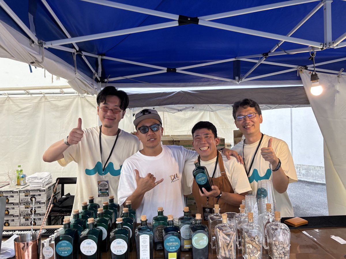 mawsim_gin's tweet image. 中津川WILDWOOD でのひととき①
Def Tech – Microさん
フェスでの最高のひととき。
MAWSIM GIN BAR ブースにお立ち寄りいただき、ありがとうございました!
フェスの特別な一杯を、Microさんとシェアできたことは忘れられない思い出です。
これからも応援します🌊✨
#DefTech #Micro #MAWSIM…