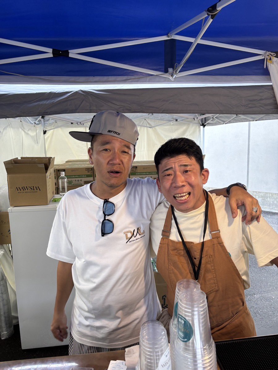 mawsim_gin's tweet image. 中津川WILDWOOD でのひととき①
Def Tech – Microさん
フェスでの最高のひととき。
MAWSIM GIN BAR ブースにお立ち寄りいただき、ありがとうございました!
フェスの特別な一杯を、Microさんとシェアできたことは忘れられない思い出です。
これからも応援します🌊✨
#DefTech #Micro #MAWSIM…