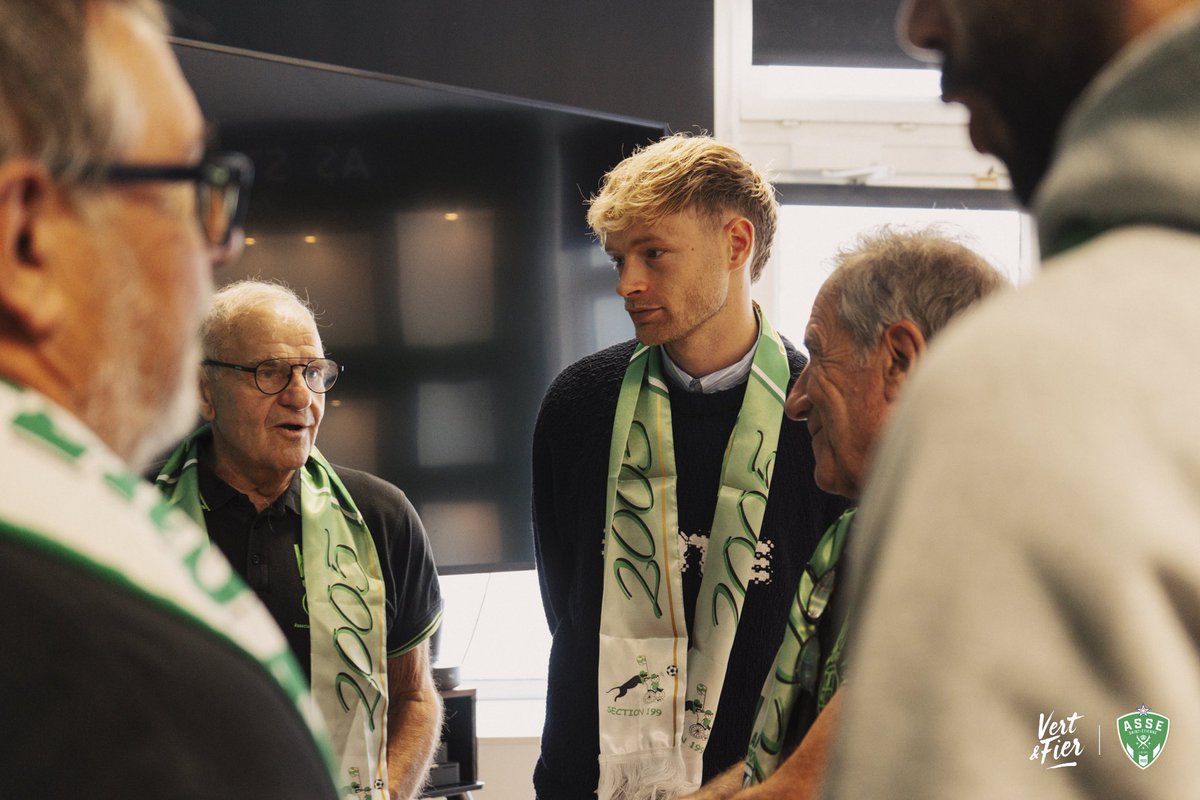 ASSECoeurVert's tweet image. 💚 Maxime Bernauer et Florian Tardieu deviennent les nouveaux parrains des Handi-Supporters de l’ASSE, affirmant l’engagement du club en faveur de l’inclusion et du partage 🫂
