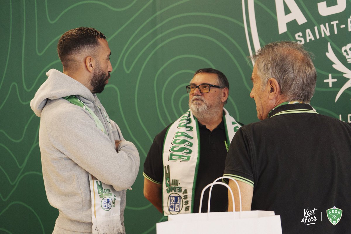 ASSECoeurVert's tweet image. 💚 Maxime Bernauer et Florian Tardieu deviennent les nouveaux parrains des Handi-Supporters de l’ASSE, affirmant l’engagement du club en faveur de l’inclusion et du partage 🫂