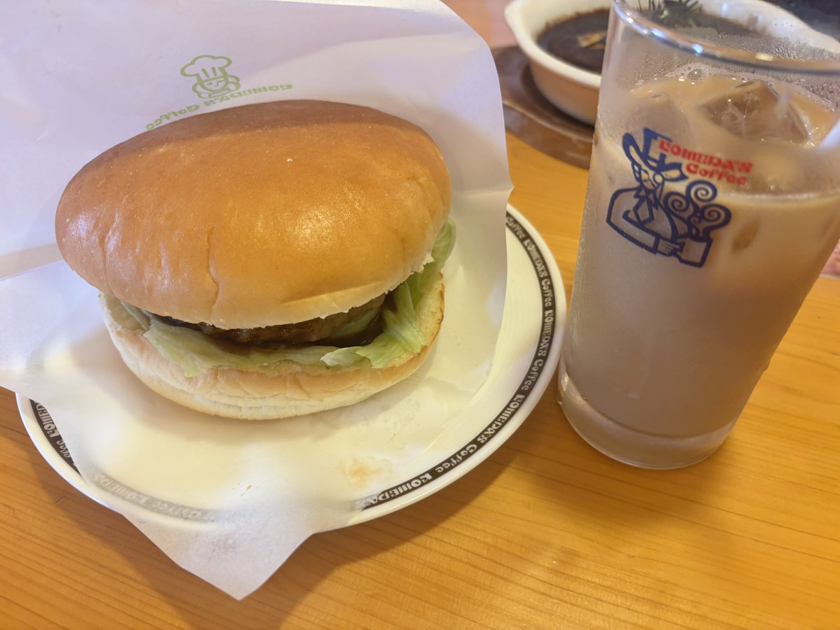 hamu5105's tweet photo. ちょっと待ってあんたバーガーもデカいんか！？ https://t.co/BGuUvhQs63