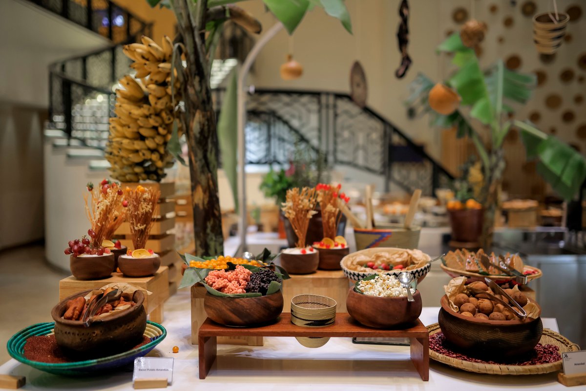 KigaliMarriott's tweet photo. Savor the true taste of Rwanda at Dusangire Thursday Dinner.  A celebration of local cuisine, vibrant entertainment, and a pop-up market full of culture and flavor. 

Gather your friends and enjoy our Dine 4 Pay 3 offer!

📞 For reservations, call us at +250 734 361 089. https://t.co/ugXrsHueLj